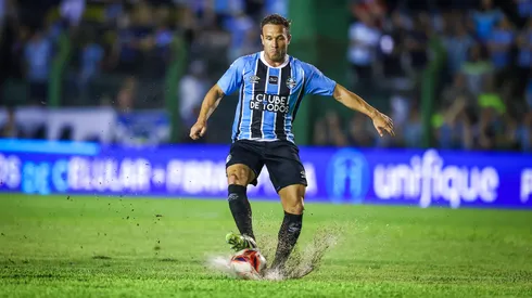 Arthur está emprestado até a metade do ano
