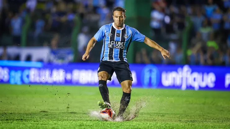 Arthur está emprestado até a metade do ano