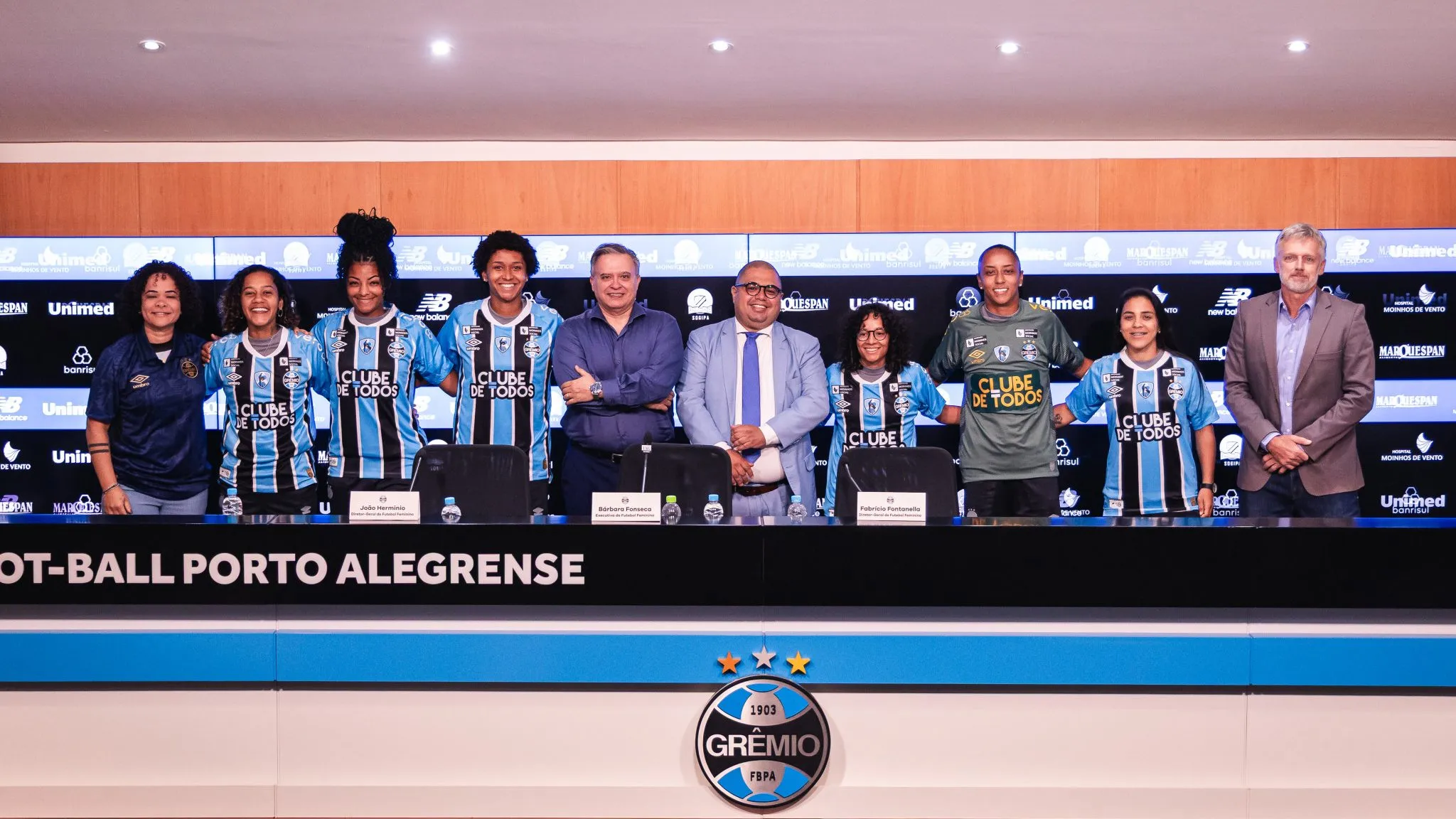 Jogadoras e Bárbara Fonseca são apresentadas no Grêmio