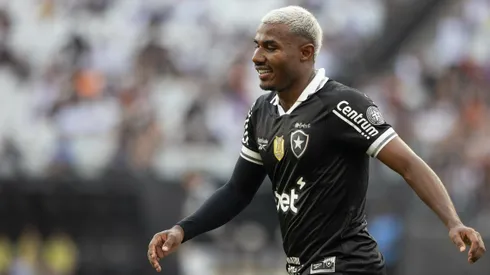 SP – SAO PAULO – 30/11/2025 – BRASILEIRO A 2025, CORINTHIANS X BOTAFOGO – CUIABANO jogador do Botafogo  durante partida contra o Corinthians no estadio Arena Corinthians pelo campeonato Brasileiro A 2025. Foto: Joisel Amaral/AGIF
