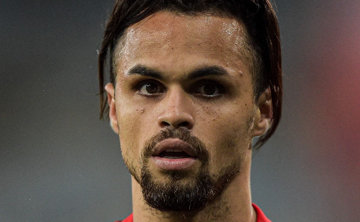 Michael recusa abrir mão das luvas contratuais no Flamengo e trava negociação por chegada ao Santos