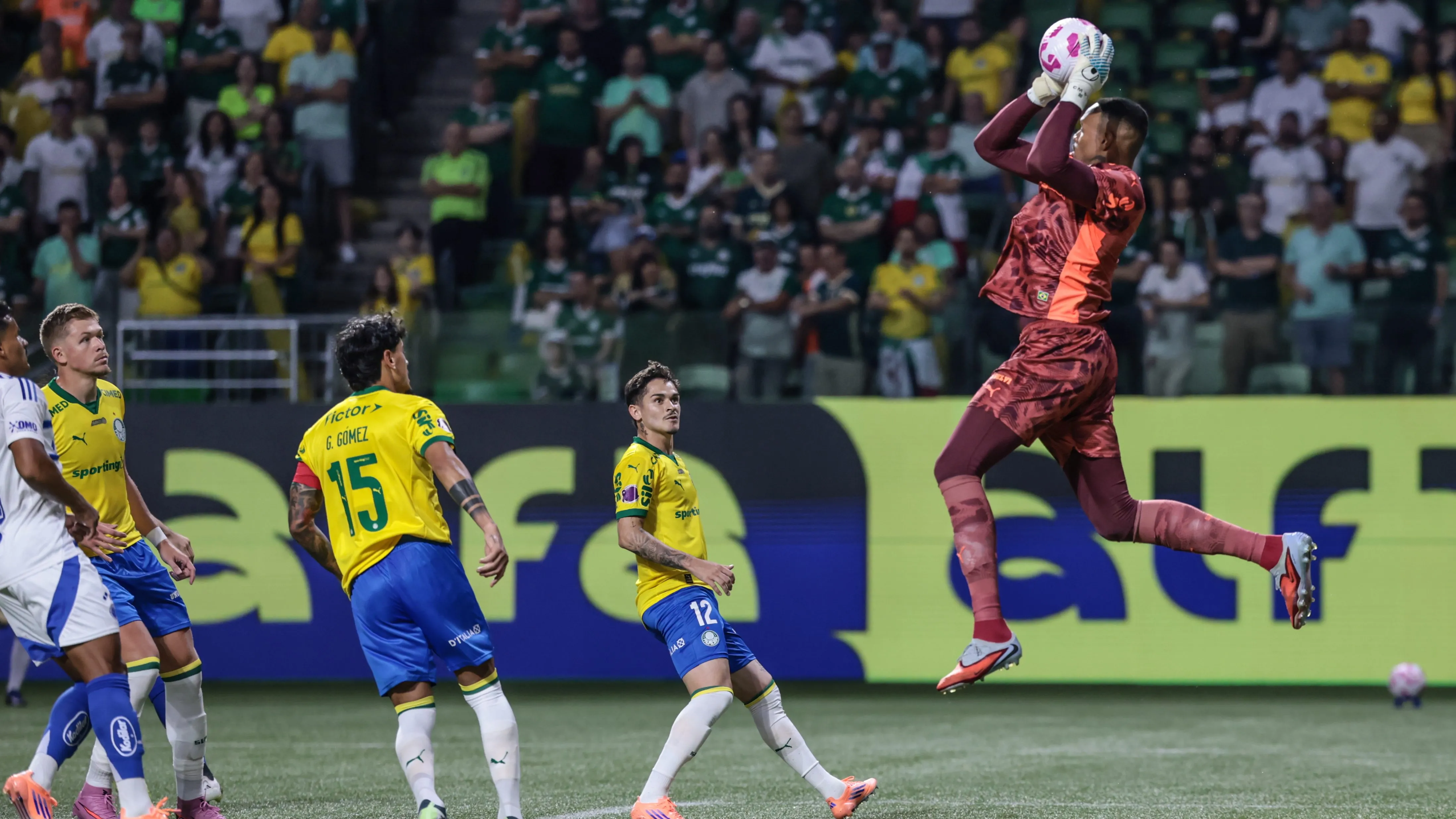 Carlos Miguel em ação pelo Verdão – Foto: Marcello Zambrana/AGIF