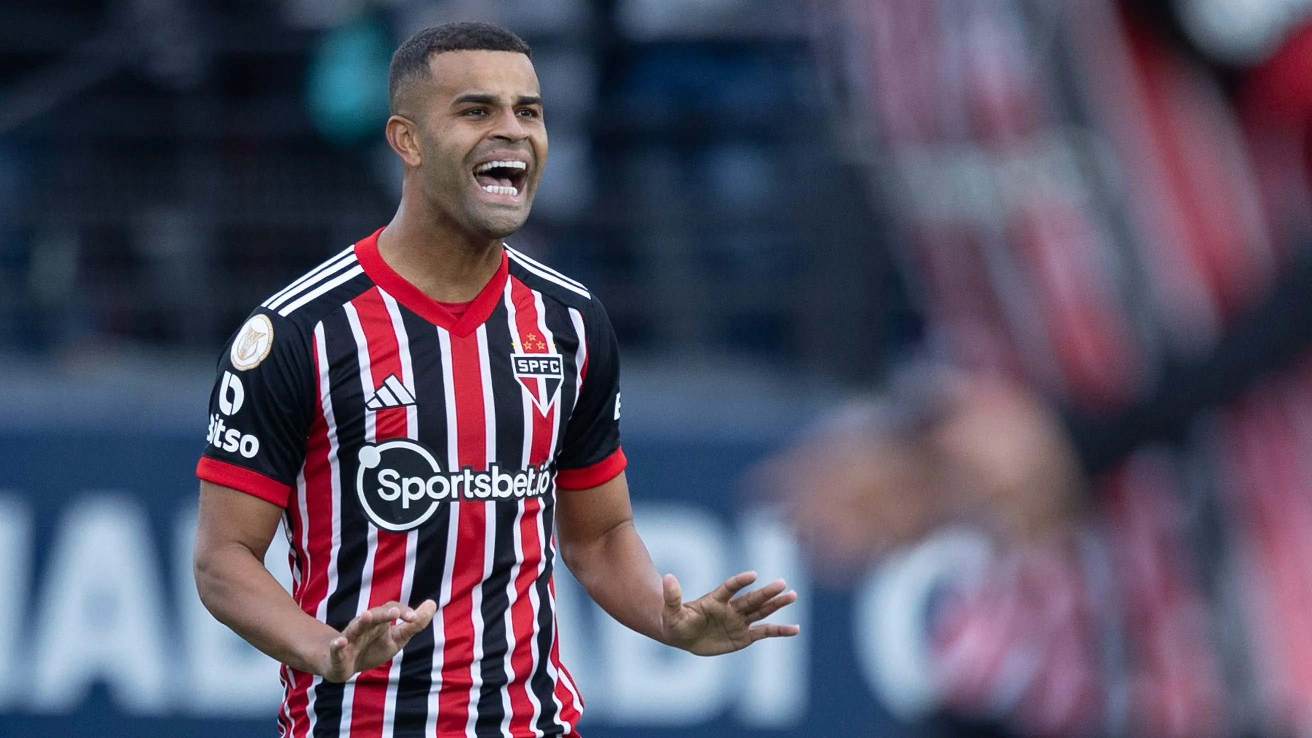 Alisson em campo pelo São Paulo. Foto: Diogo Reis/AGIF