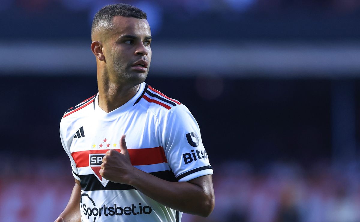 Alisson aceita e São Paulo topa negocia-lo com o Corinthians, mas exige uma compensação financeira