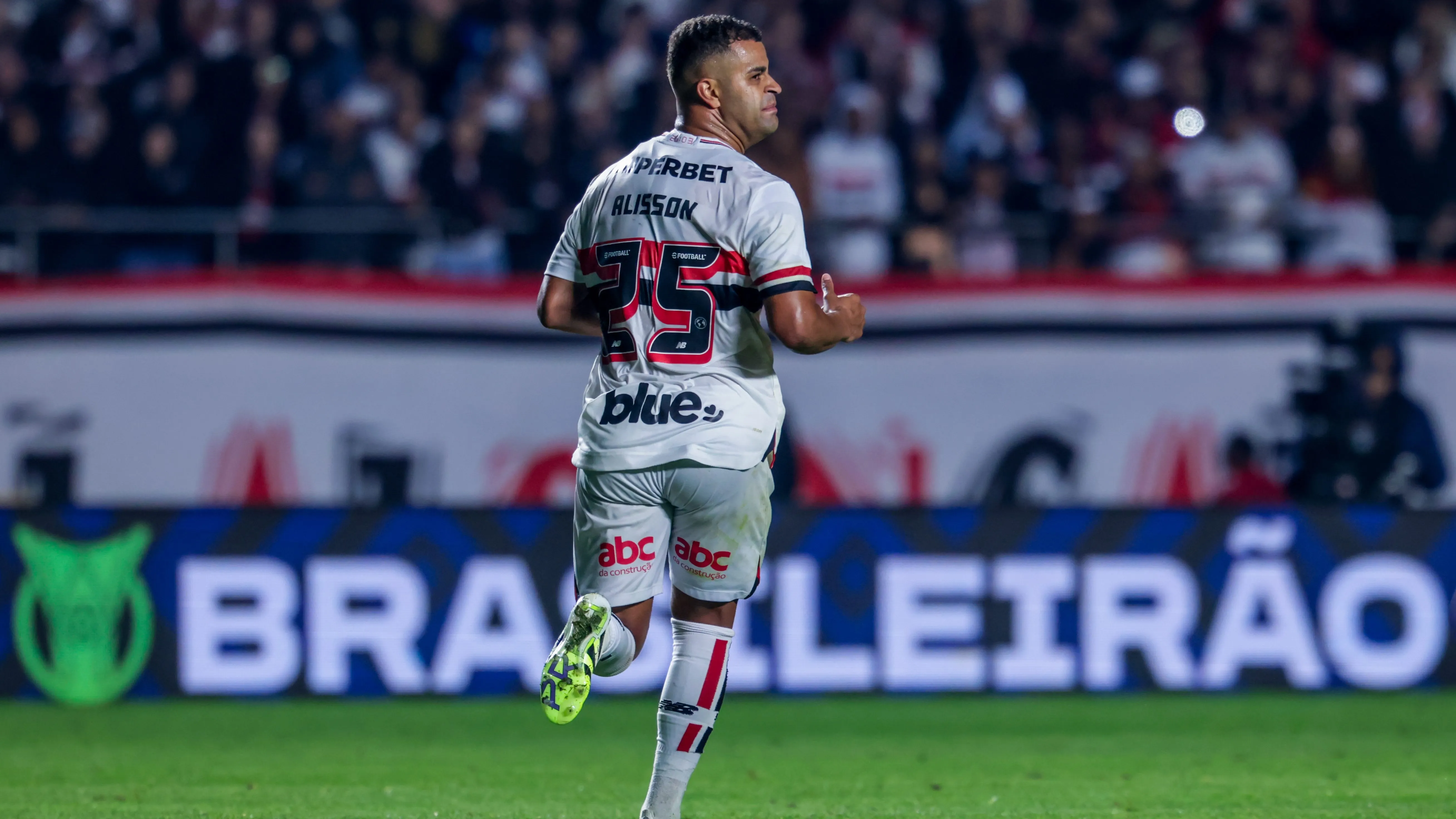 Alisson quer jogar no Corinthians - Foto: Marcello Zambrana/AGIF.