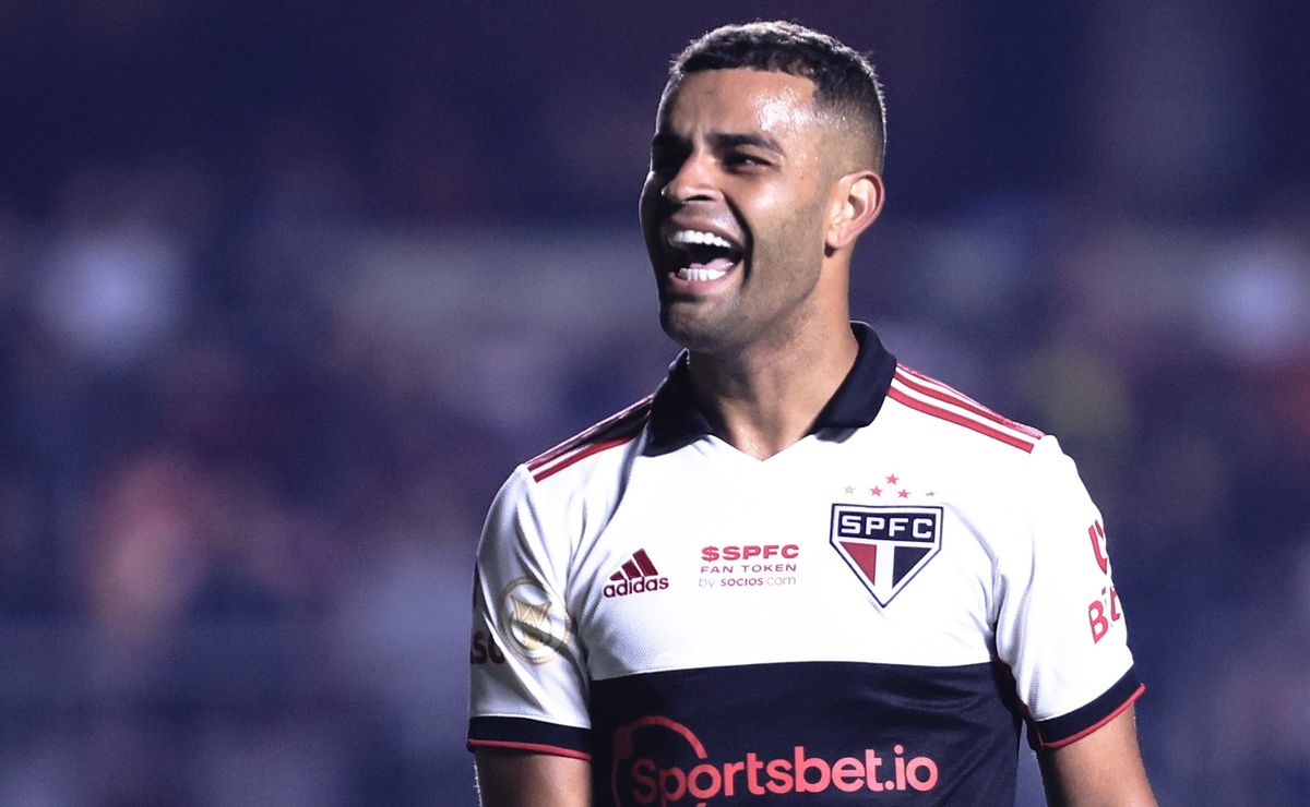 São Paulo faz contraproposta oficial pelo empréstimo de Alisson e aguarda resposta final do Corinthians