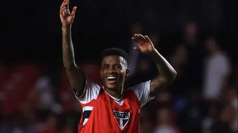 SP – SAO PAULO – 20/04/2025 – BRASILEIRO A 2025, SAO PAULO X SANTOS – Marcos Antonio jogador do Sao Paulo comemora vitoria ao final da partida contra o Santos no estadio Morumbi pelo campeonato Brasileiro A 2025. Foto: Marcello Zambrana/AGIF
