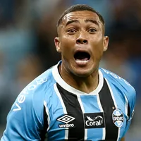 Grêmio abre negociações para renovar com Carlos Vinícius