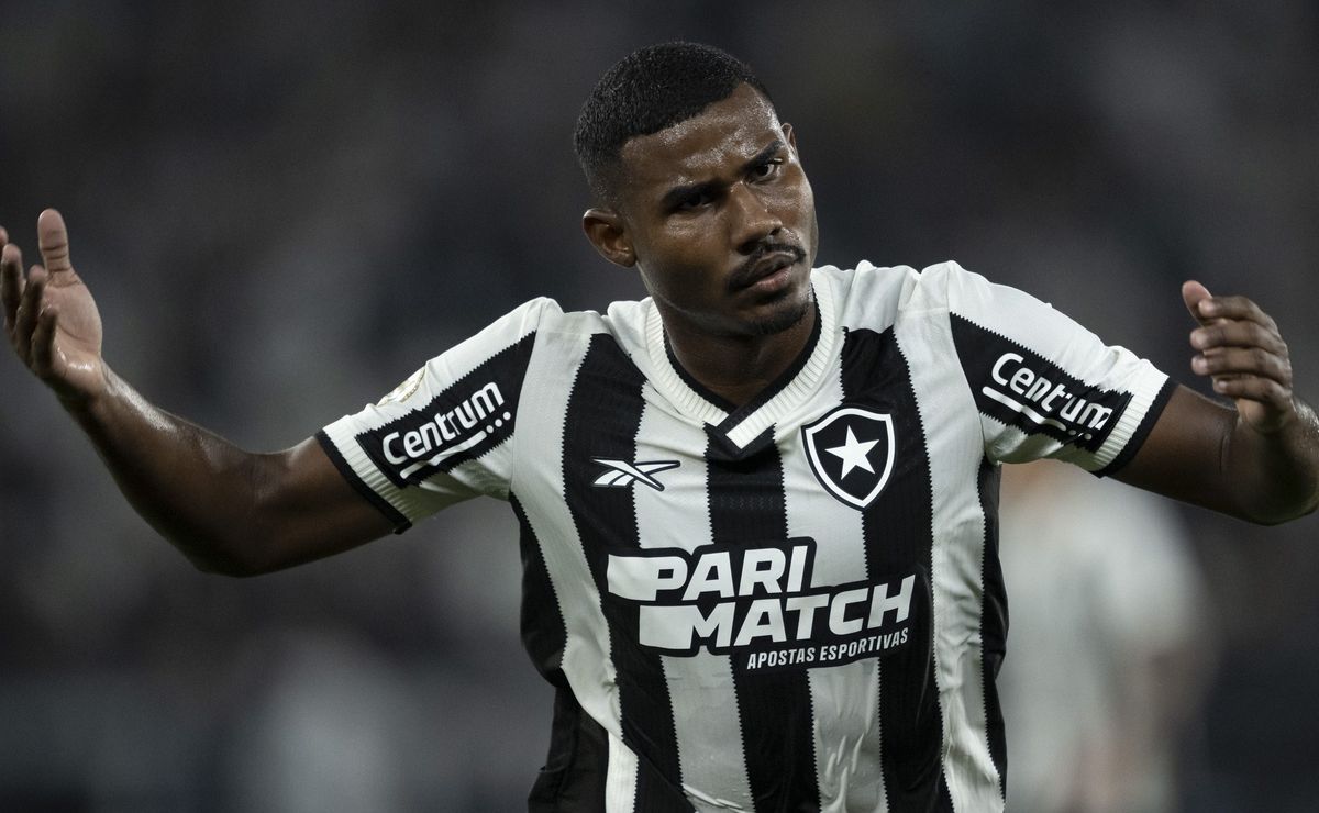 Nottingham Forest descarta emprestar Cuiabano e só aceita negociar lateral com o Vasco em definitivo