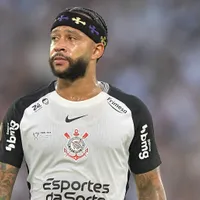Memphis treina pela primeira vez com o elenco do Corinthians após lesão