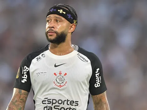 Memphis treina pela primeira vez com o elenco do Corinthians após lesão