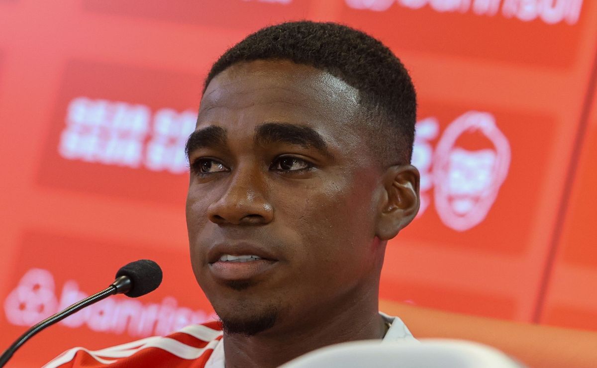 Félix Torres cita Sérgio Ramos como referência e projeta retomada no Internacional em 2026