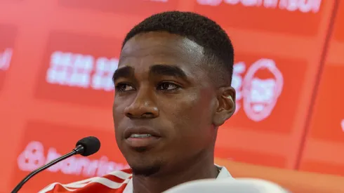Félix Torres em apresentação de entrevista coletiva no Estádio Beira-rio (Foto: Ricardo Duarte/Internacional)
