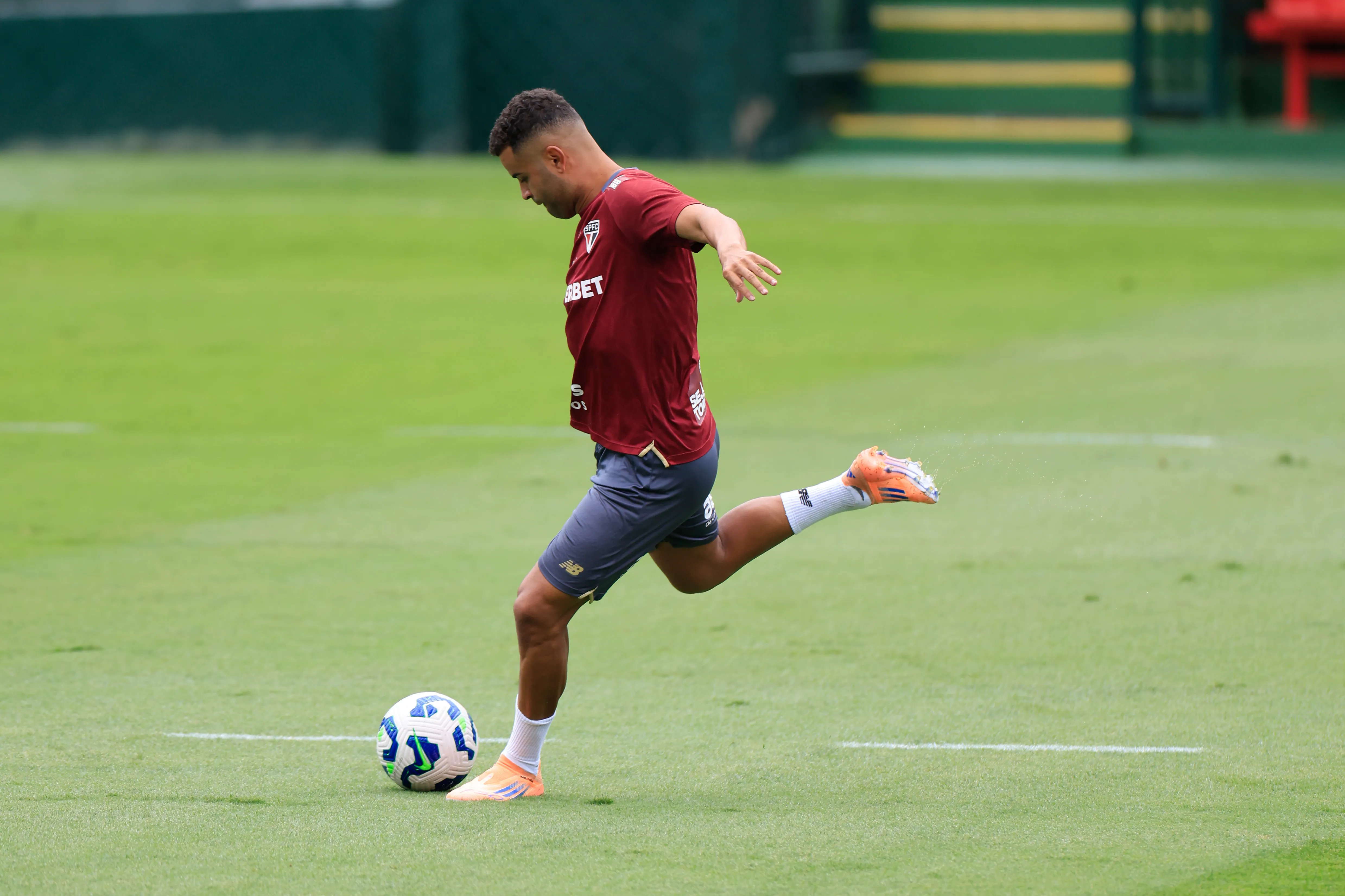 Alisson jogador do São Paulo durante treino no Centro de Treinamento CT Barra Funda. Foto: Marcello Zambrana/AGIF