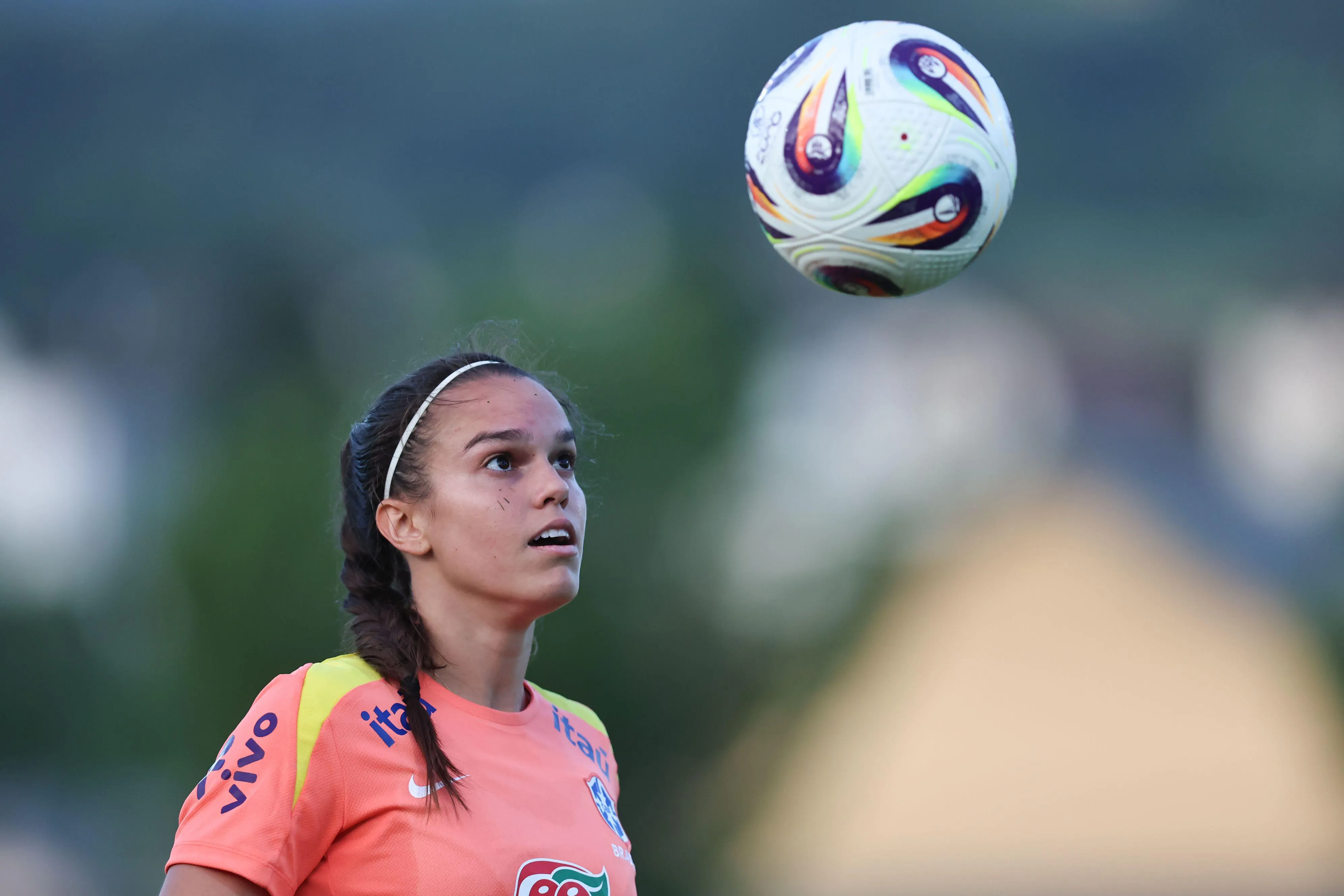 Ana Vitória em treino da Seleção Brasileira no estádio Jacques Forestier, em Aix-les-Bains, França. Foto: Lívia Villas Boas/CBF