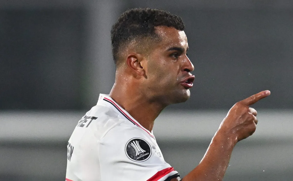 São Paulo reage ao interesse do Corinthians e propõe valores para liberar Alisson por empréstimo