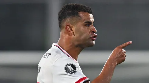 Alisson, volante do São Paulo em partida pelo campeonato paulista (Foto: Hernan Cortez/Getty Images)
