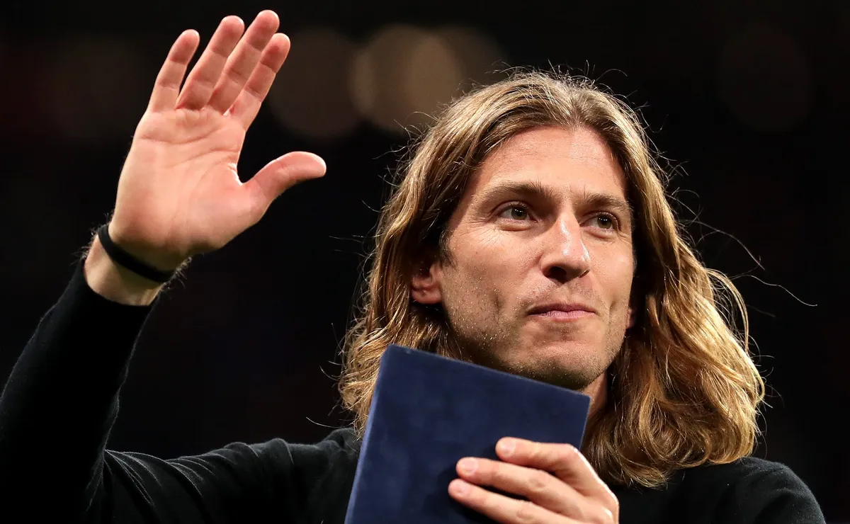 Flamengo confirma faxina e Filipe Luís aprova saídas de quatro jogadores em grande reformulação