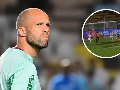 Marcelo Lomba é flagrado perdido no gol do Novorizontino