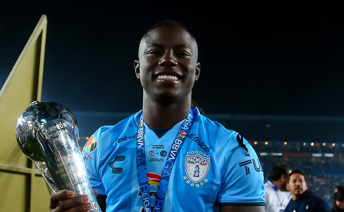 Hinestroza tem conversa com Fernando Diniz e atacante chega ao Vasco com grande expectativa