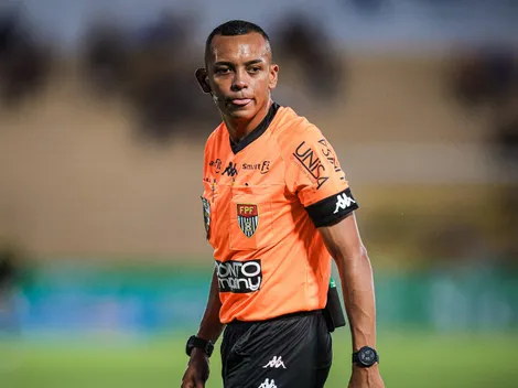 Jogadores do Palmeiras pedem pênalti em Allan, contra o Novorizontino