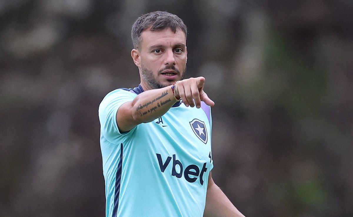 Anselmi coloca teste à prova e Botafogo encara o Volta Redonda com esquema tático de três zagueiros