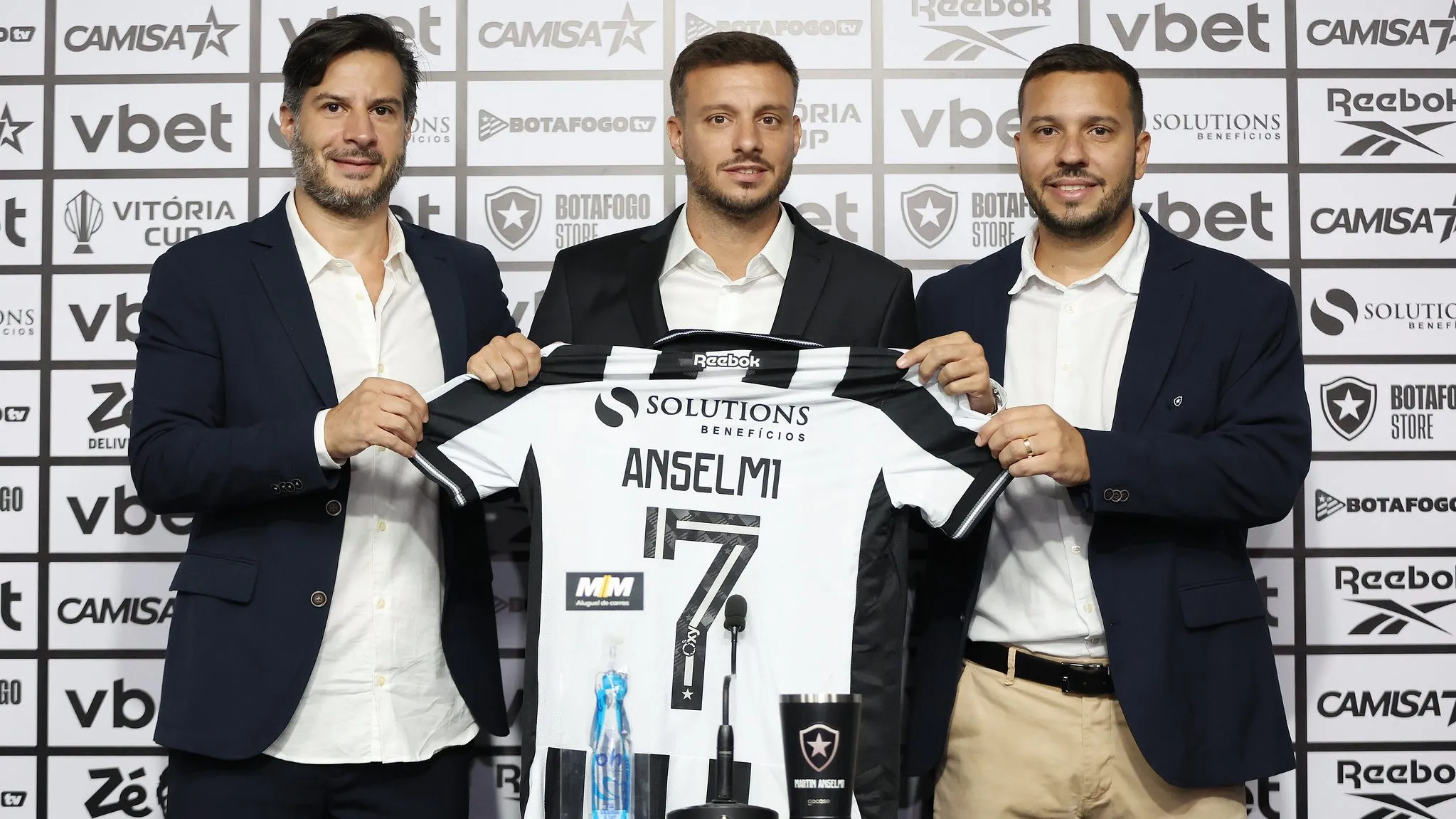 Anselmi foi apresentado oficialmente na última terça-feira (20)