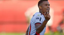 Ex-Vitória, Alerrandro é um dos alvos do Internacional - Foto: Jhony Pinho/AGIF