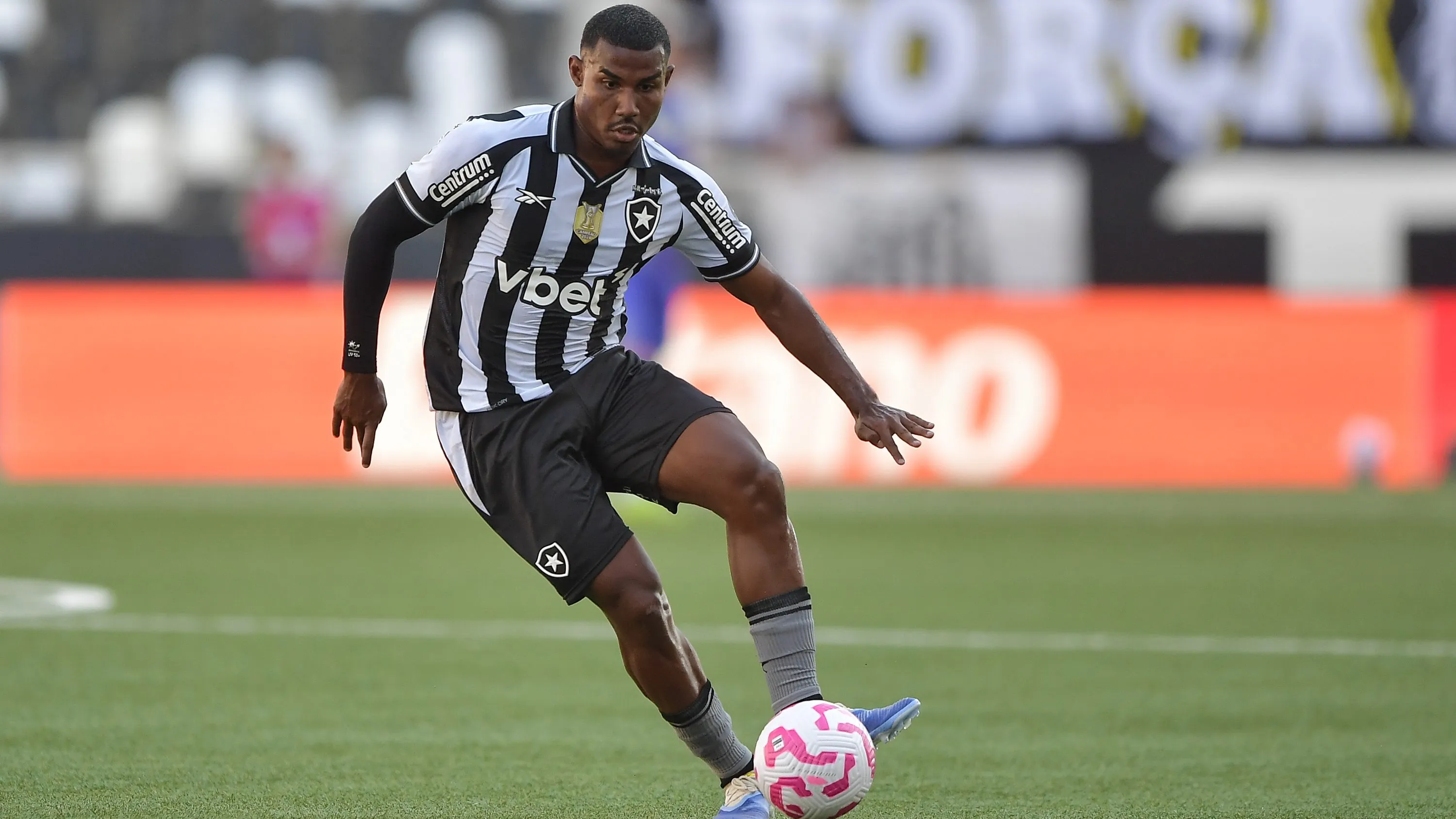 Cuiabano tem características parecidas com as de Matheus Bidu - Foto: Thiago Ribeiro/AGIF.