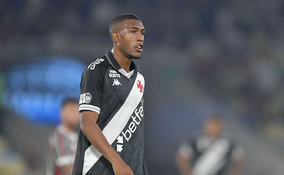 Rayan dispara, supera Paulinho e encaminha maior venda da história do Vasco