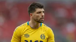 RS - PORTO ALEGRE - 21/09/2025 - BRASILEIRO A 2025, INTERNACIONAL X GREMIO - Tiago Volpi jogador do Gremio durante partida contra o Internacional no estadio Beira-Rio pelo campeonato Brasileiro A 2025. Foto: Liamara Polli/AGIF