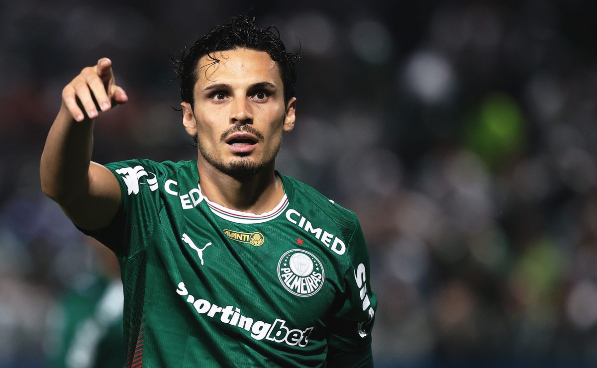 Raphael Veiga vira papo quente no México, Palmeiras estipula preço e aguarda movimento do América