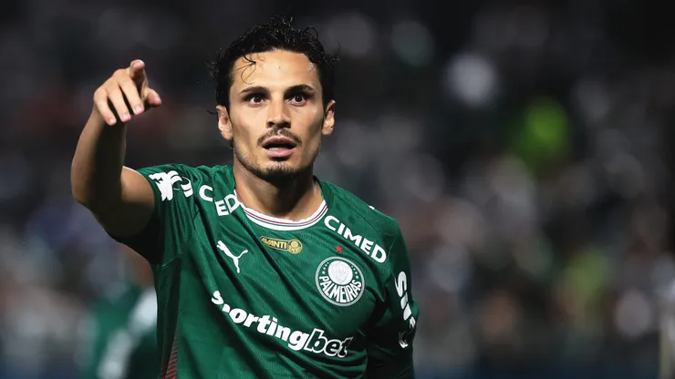 SP - BARUERI - 14/01/2026 - PAULISTA 2026, PALMEIRAS X SANTOS - Raphael Veiga jogador do Palmeiras durante partida contra o Santos no estadio Arena Barueri pelo campeonato Paulista 2026. Foto: Ettore Chiereguini/AGIF