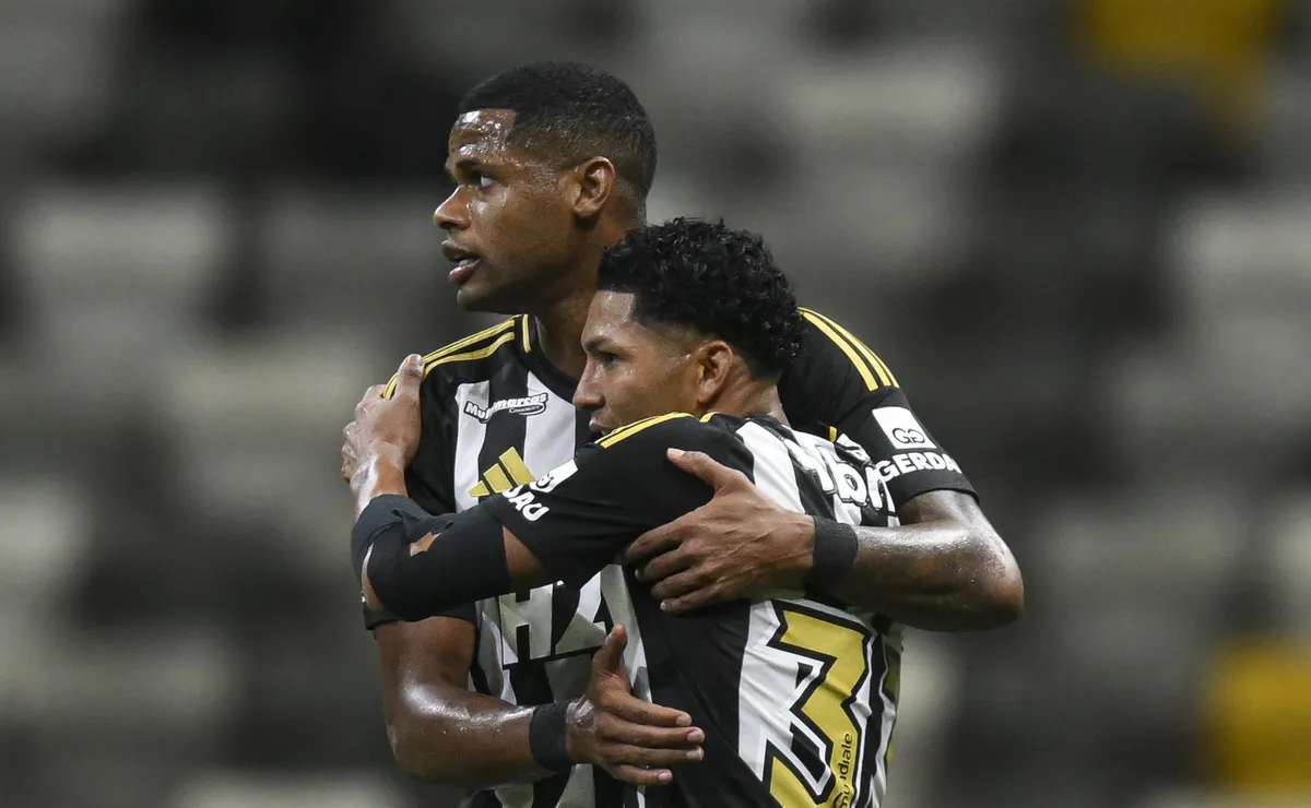 Corinthians agiliza contratação de Júnior Santos, liberado de graça pelo Atlético-MG, após aval de Dorival