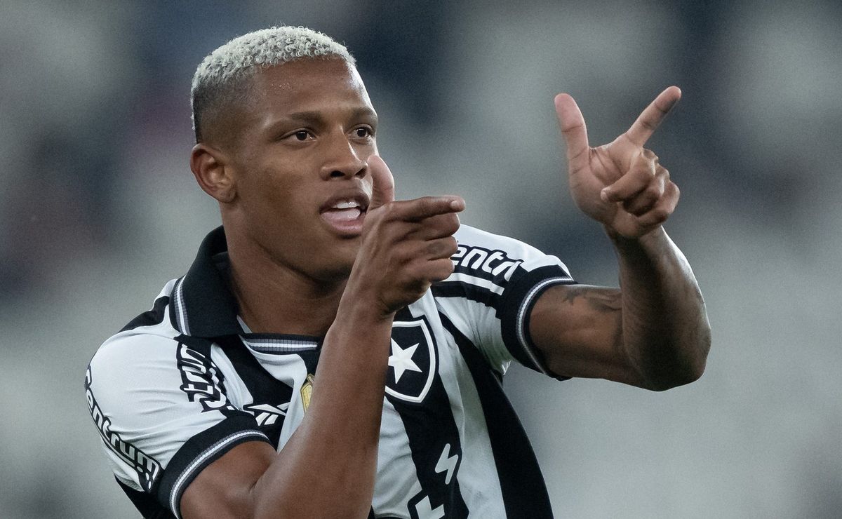 Flamengo vai além de Marcos Antônio e avalia proposta oficial pela contratação de Danilo, do Botafogo