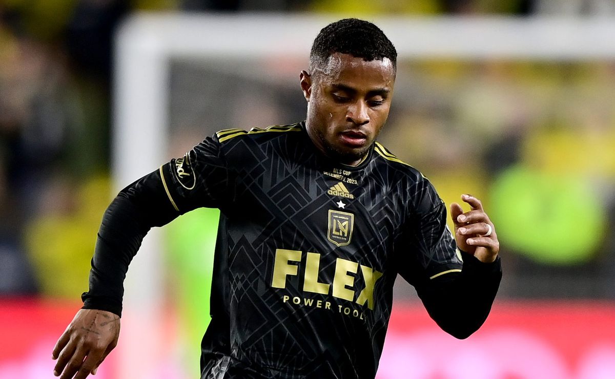 Diego Palacios rescinde contrato após 2 jogos disputados pelo Karpaty e está de volta ao Corinthians