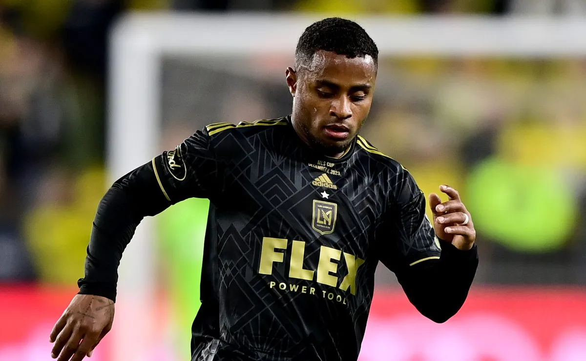 Diego Palacios rescinde contrato após apenas 2 jogos no Karpaty e volta ao Corinthians em meio a mudanças??