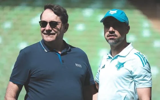 Pedrinho e Jonas Urias. Foto: Gustavo Martins/Cruzeiro