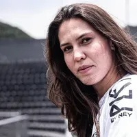 Santos anuncia contratação da zagueira Isa Cardoso para 2026
