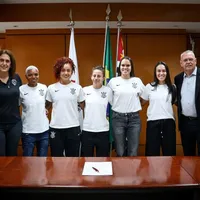 Diretora do Corinthians atualiza mercado e banca Piccinato