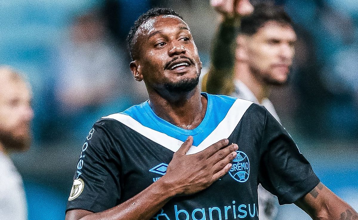 Luís Castro tem dúvida para Guarany x Grêmio e Edenilson pode iniciar entre os titulares