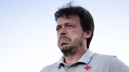 Fernando Diniz precisa ajustar a zaga do Vasco.
