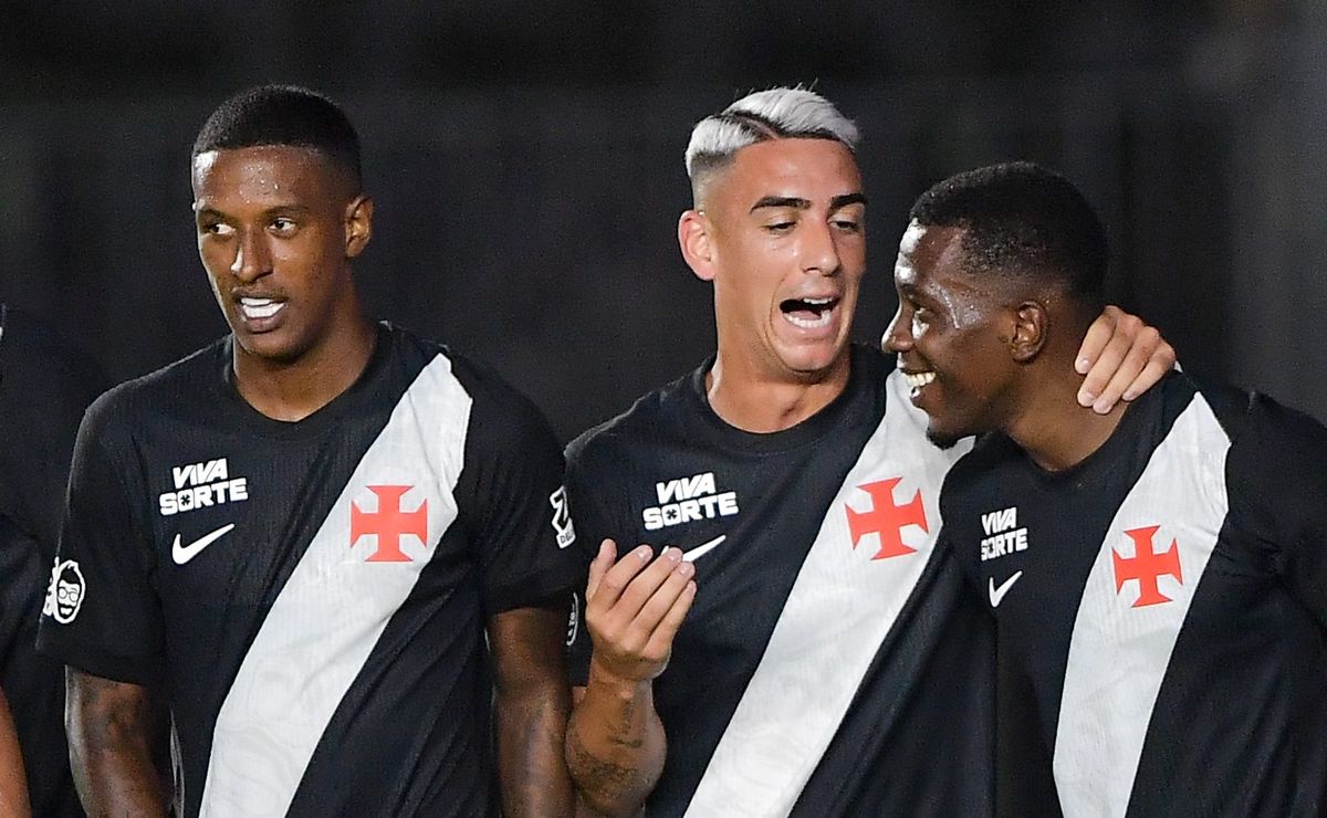 Robert Renan e Cuesta ganham moral com Fernando Diniz e seguem como titulares do Vasco