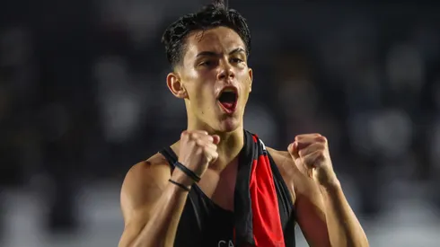 Lateral tem o futuro incerto – Foto: Reinaldo Campos/AGIF.