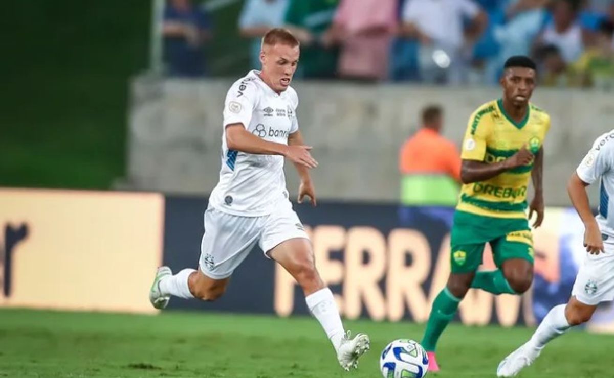 Grêmio rescinde com volante Lucas Milla e amplia reformulação do elenco com 17ª saída