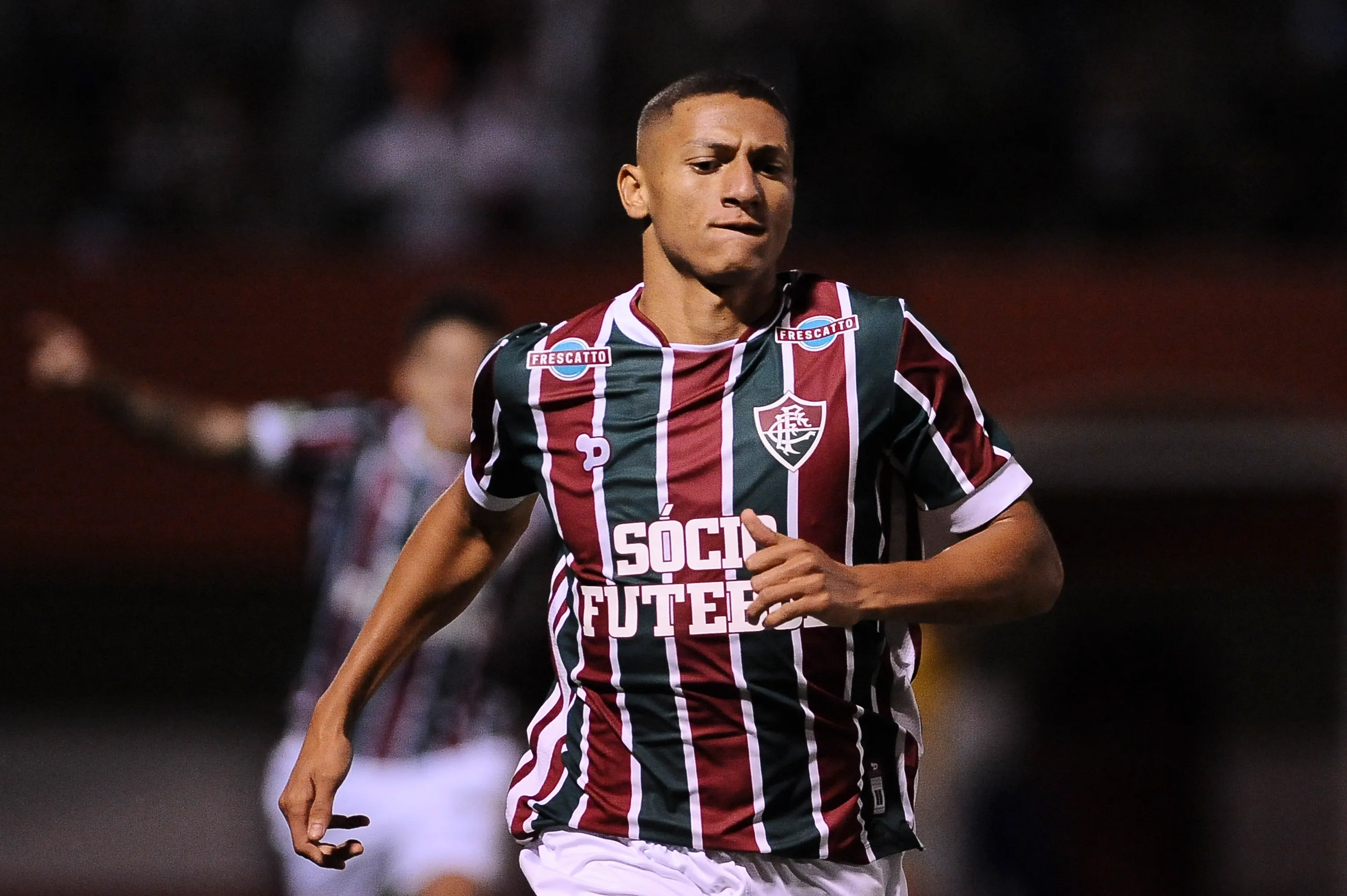 Richarlison do Fluminense comemora o primeiro gol durante partida no estádio Giulite Coutinho pelo Campeonato Brasileiro A 2017 Foto: Armando Paiva/AGIF