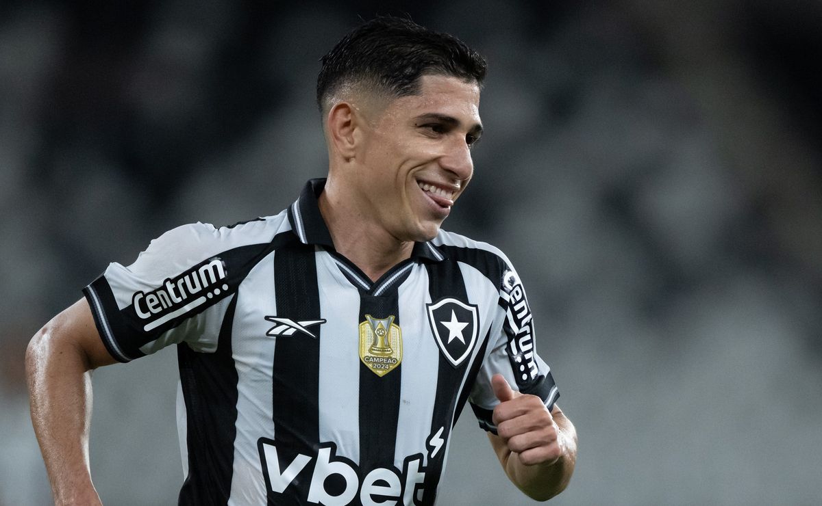 Savarino pede para deixar o Botafogo, aceita proposta e vai assinar com o Fluminense até 2029