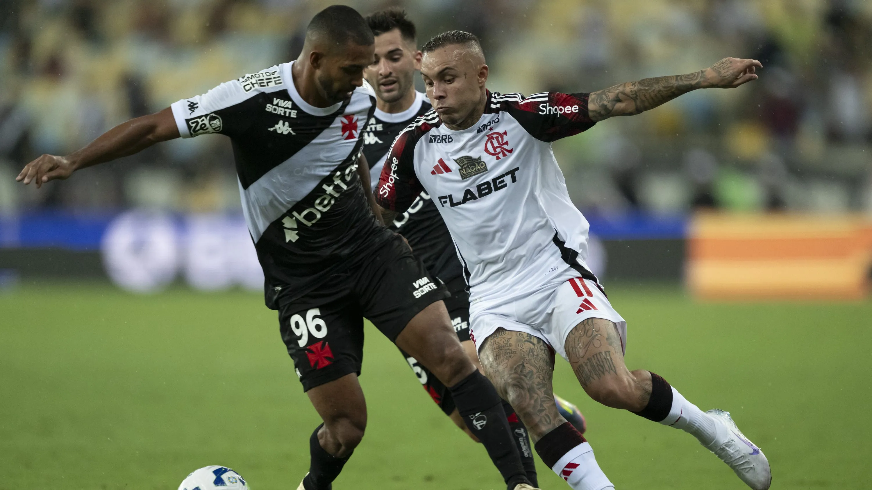 RJ – RIO DE JANEIRO – 19/04/2025 – BRASILEIRO A 2025, VASCO X FLAMENGO – Everton Cebolinha jogador do Flamengo durante partida contra o Vasco no estadio Maracana pelo campeonato Brasileiro A 2025. Foto: Jorge Rodrigues/AGIF