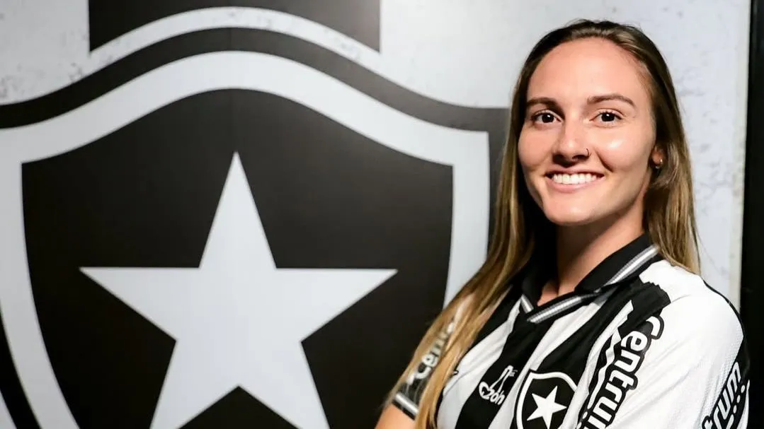 anúncio da zagueira Yasmin Cosmann pelo Botafogo