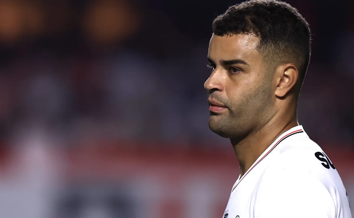 Reforço de peso: Alisson fica mais perto do Corinthians após nova contraproposta